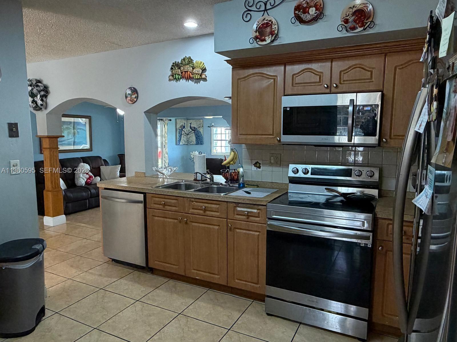 PALM SPRINGS ESTS 9TH ADD - Residential