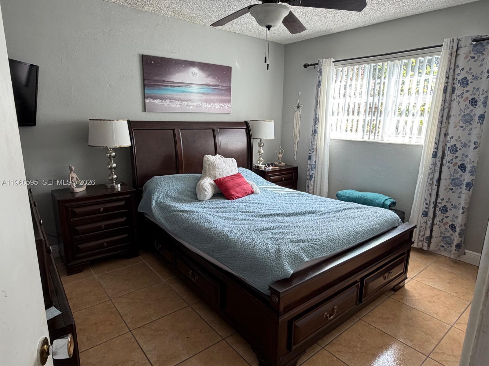 PALM SPRINGS ESTS 9TH ADD - Residential