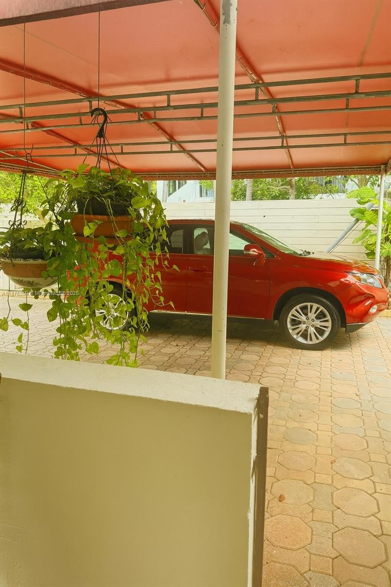 TROPICAL ISLE HOMES SUB 1 - Residential