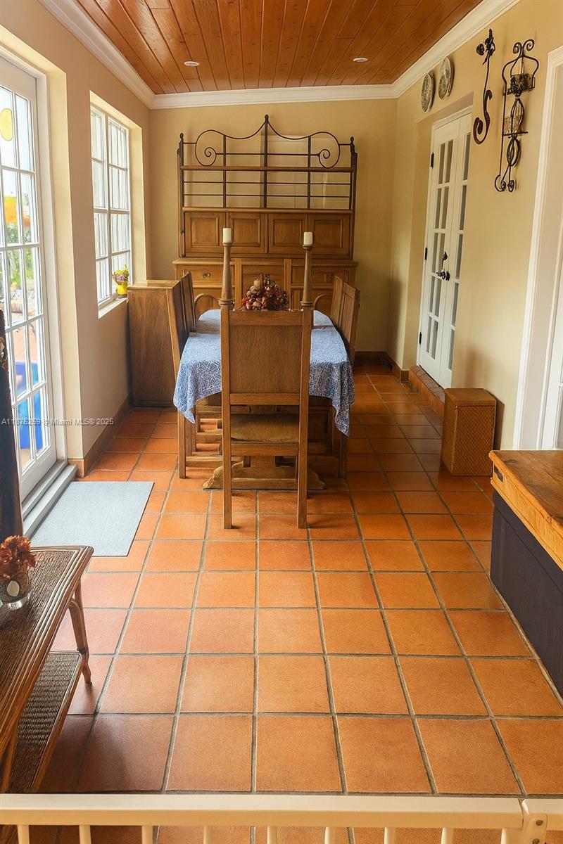 TROPICAL ISLE HOMES SUB 1 - Residential