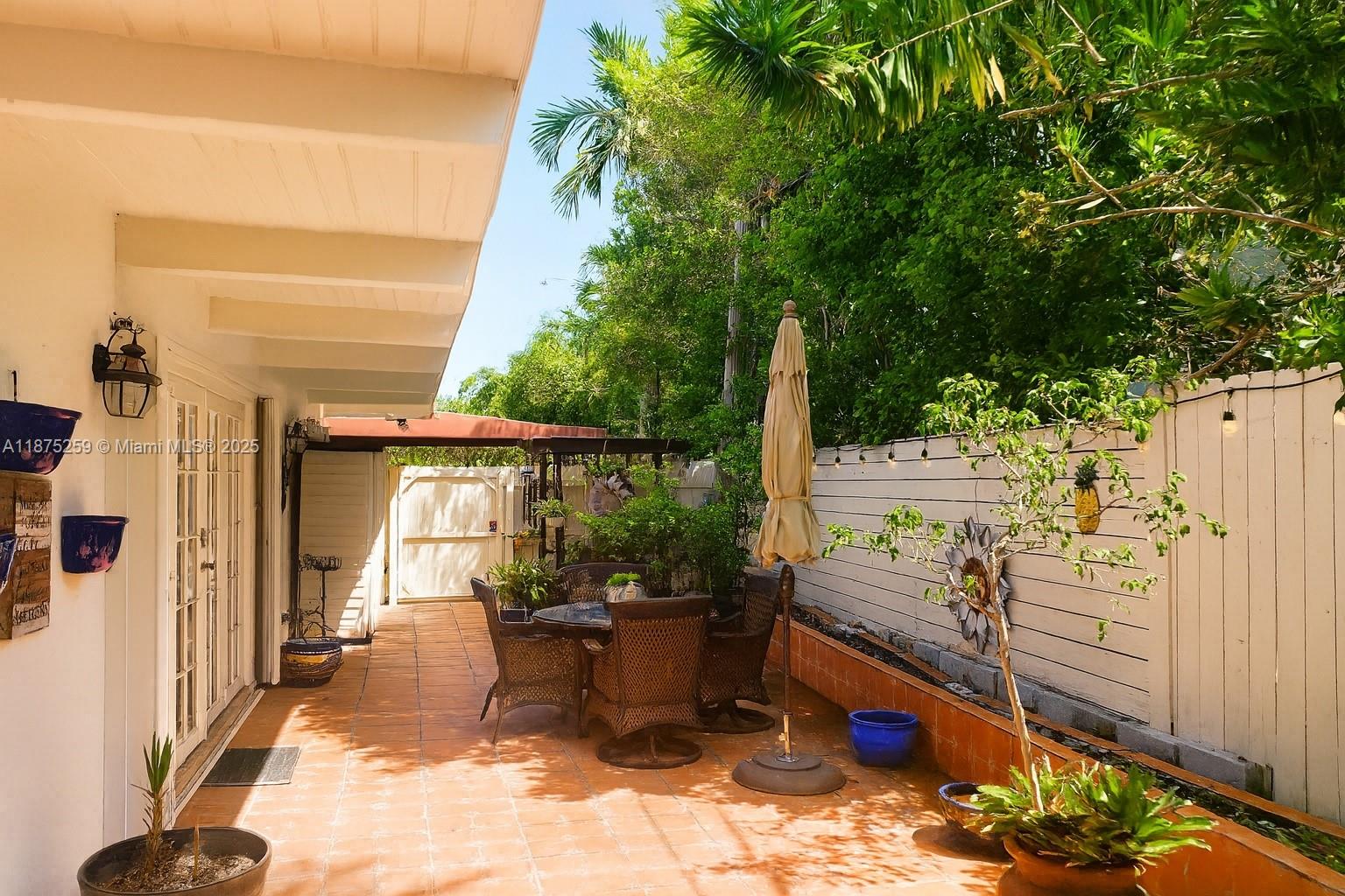 TROPICAL ISLE HOMES SUB 1 - Residential