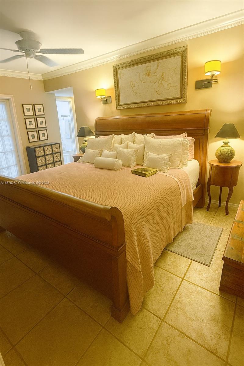 TROPICAL ISLE HOMES SUB 1 - Residential