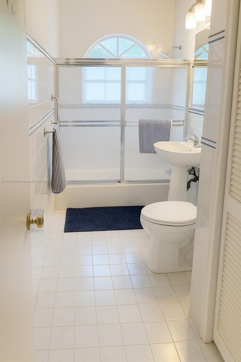 TROPICAL ISLE HOMES SUB 1 - Residential