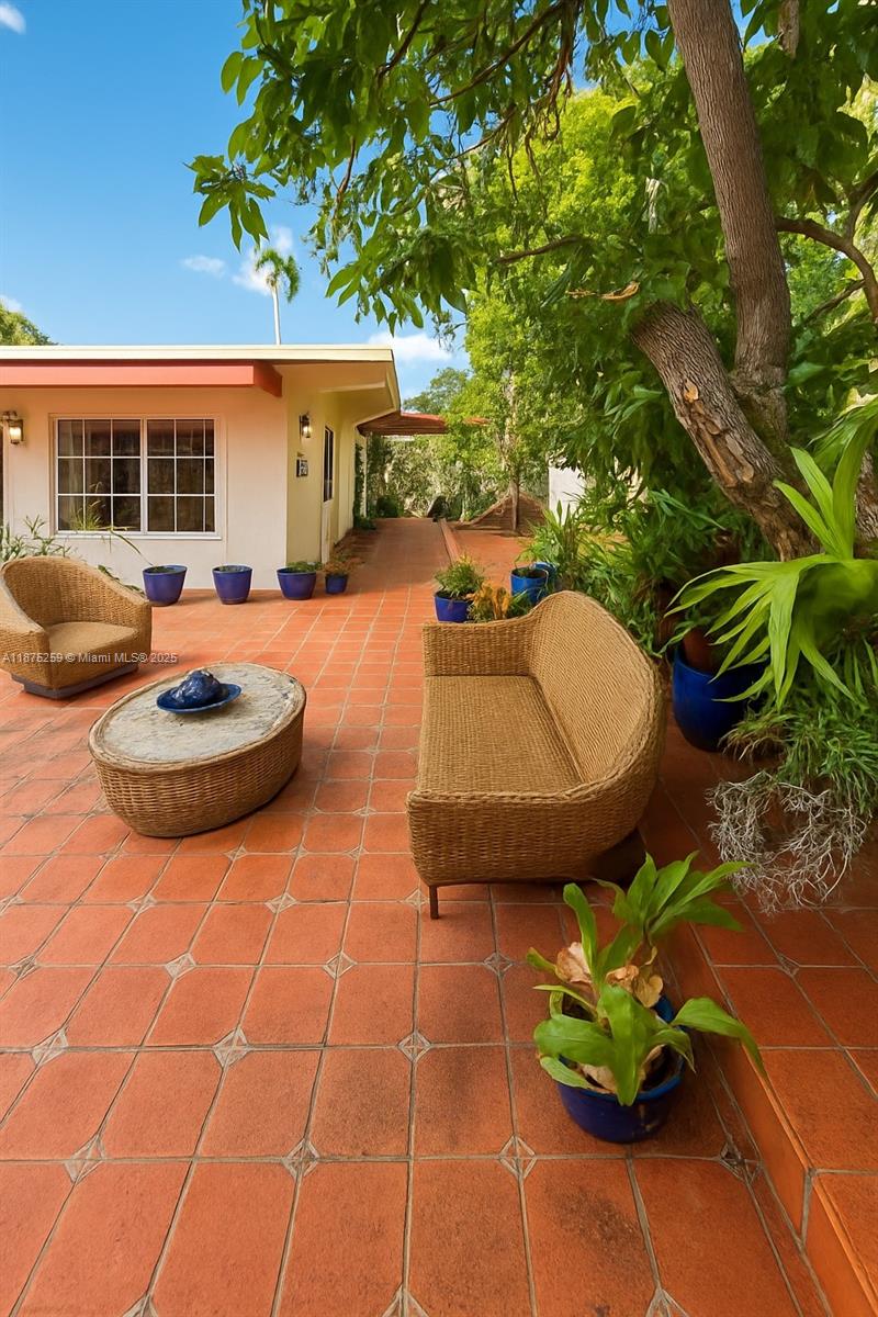 TROPICAL ISLE HOMES SUB 1 - Residential