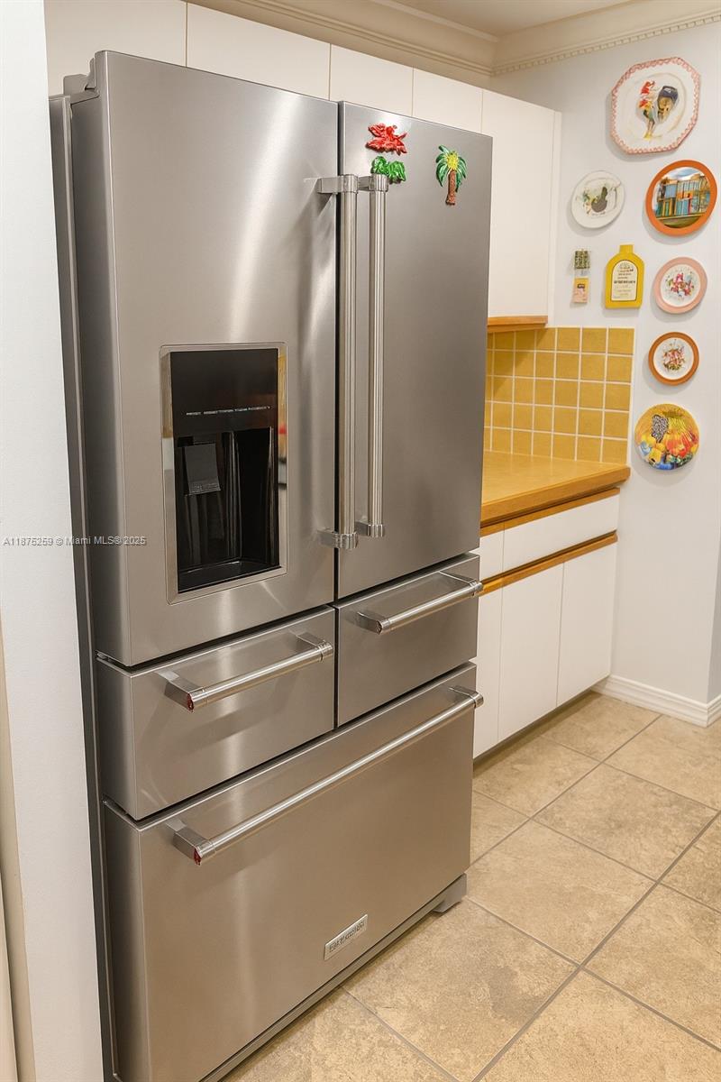 TROPICAL ISLE HOMES SUB 1 - Residential