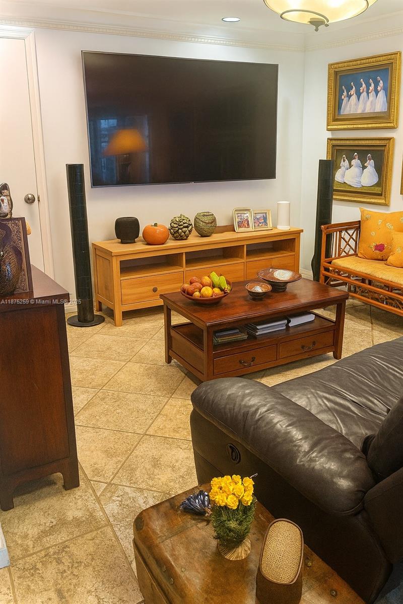 TROPICAL ISLE HOMES SUB 1 - Residential