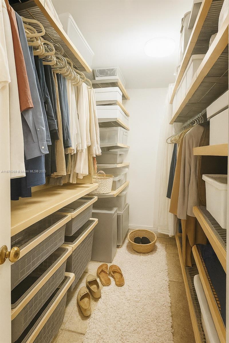 TROPICAL ISLE HOMES SUB 1 - Residential