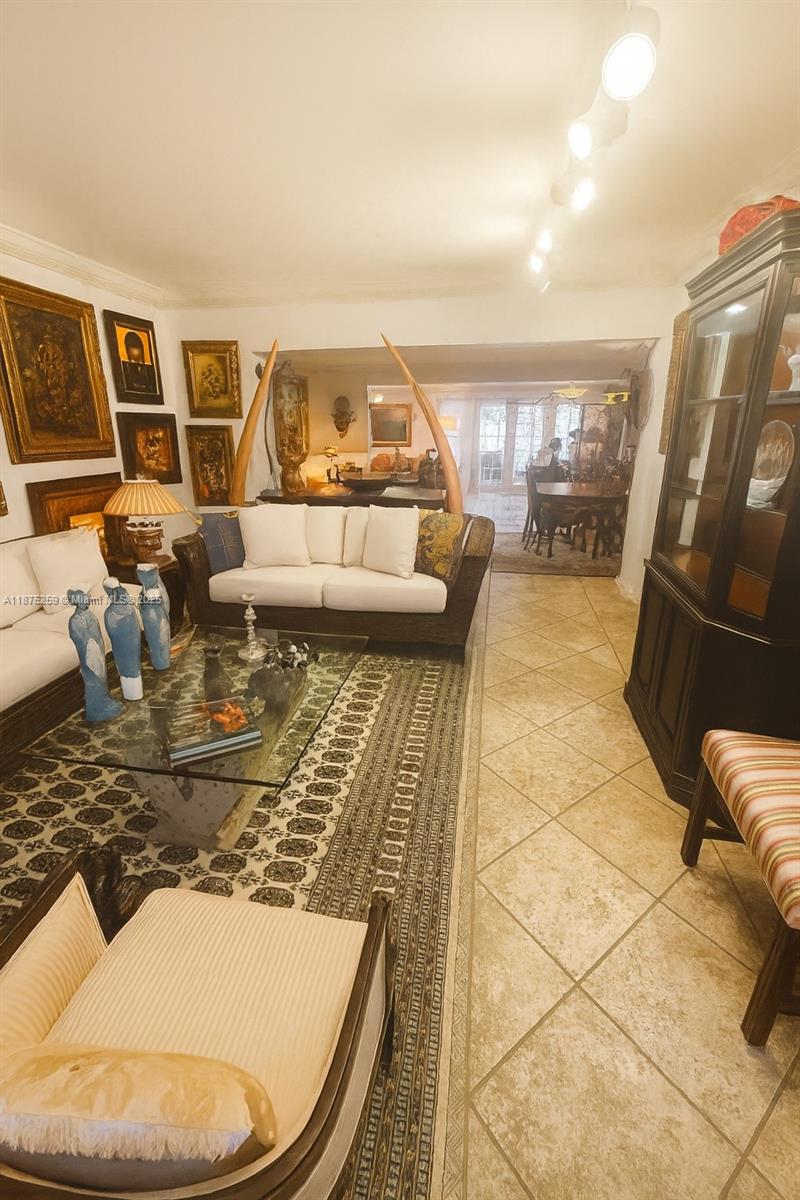 TROPICAL ISLE HOMES SUB 1 - Residential