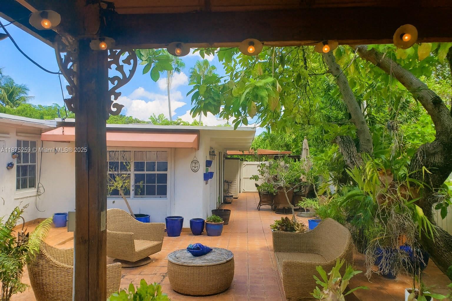 TROPICAL ISLE HOMES SUB 1 - Residential