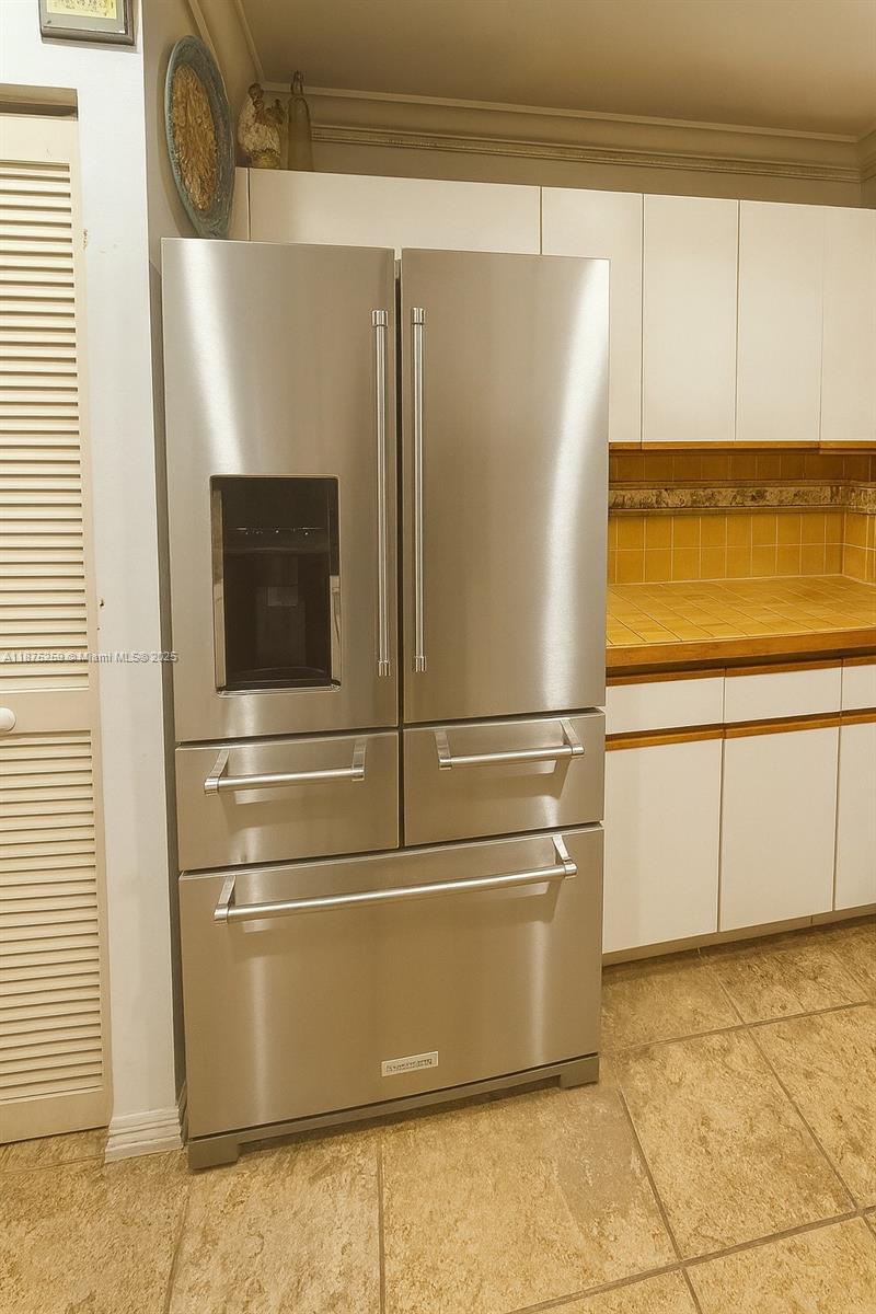 TROPICAL ISLE HOMES SUB 1 - Residential