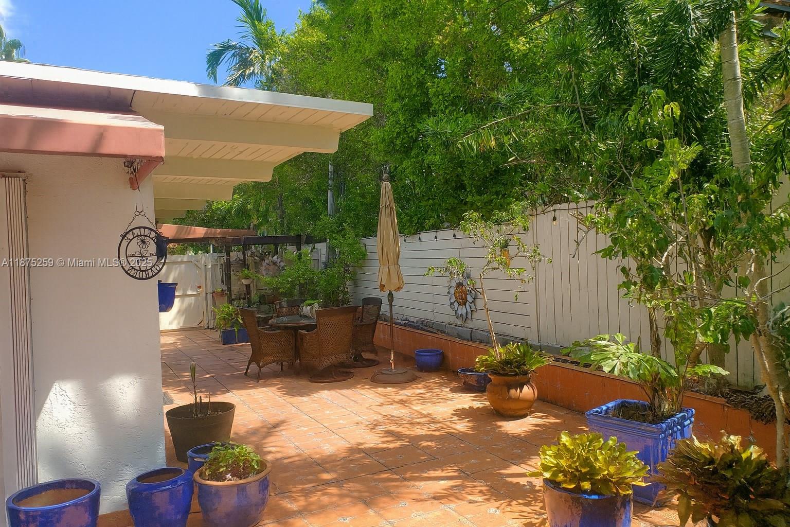 TROPICAL ISLE HOMES SUB 1 - Residential