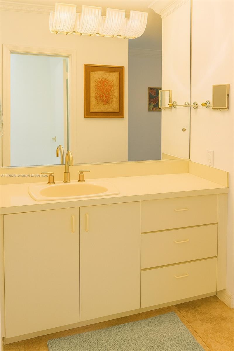 TROPICAL ISLE HOMES SUB 1 - Residential