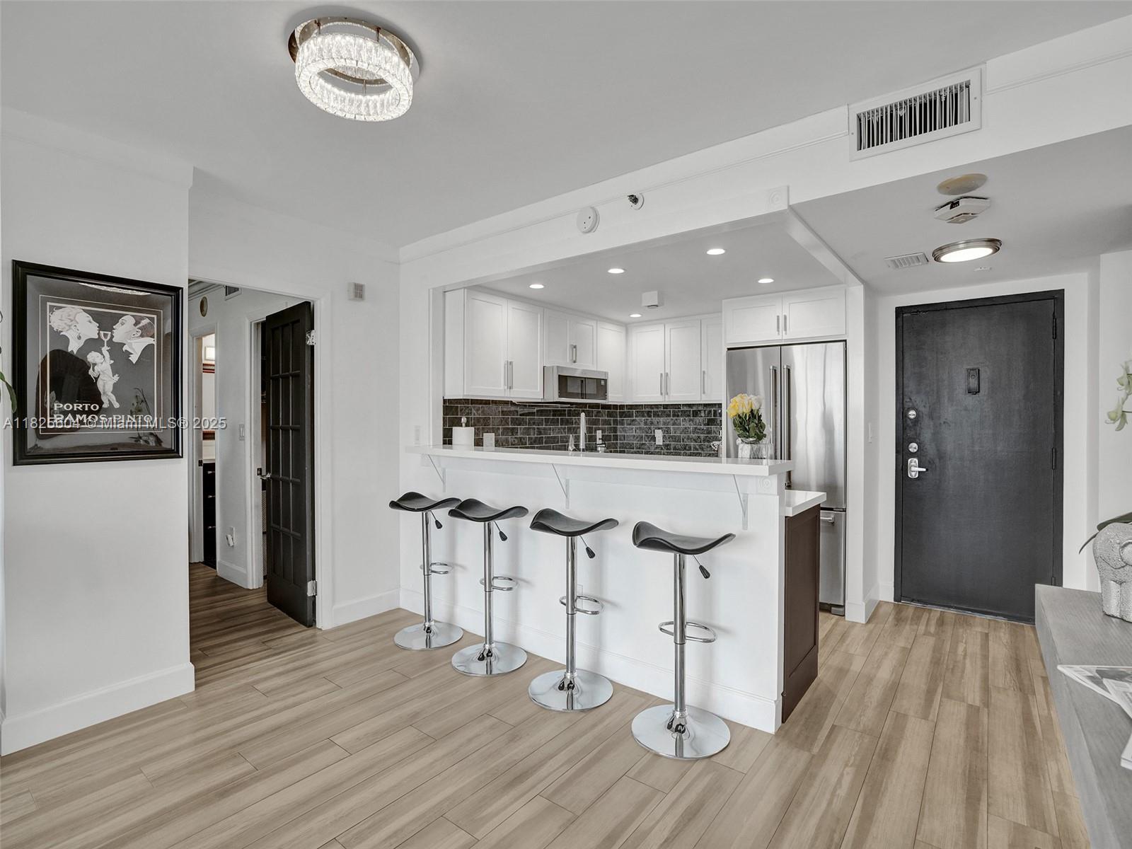 1470 NE 123rd St APH9, North Miami, FL, 33161/$247,500 4 1470 NE 123rd St APH9