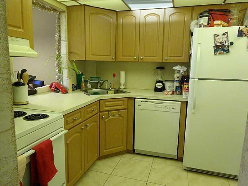 DE SOTO PARK CONDO - Residential Lease