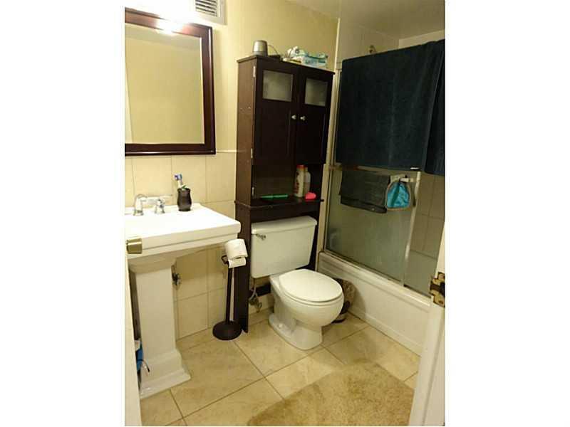 DE SOTO PARK CONDO - Residential Lease