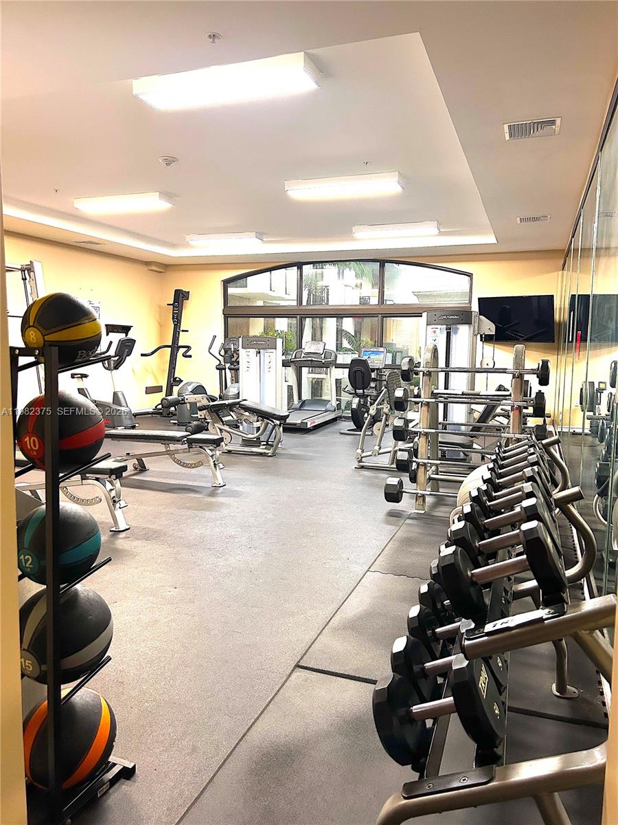 THE PONCE TOWER CONDO - Residential Lease