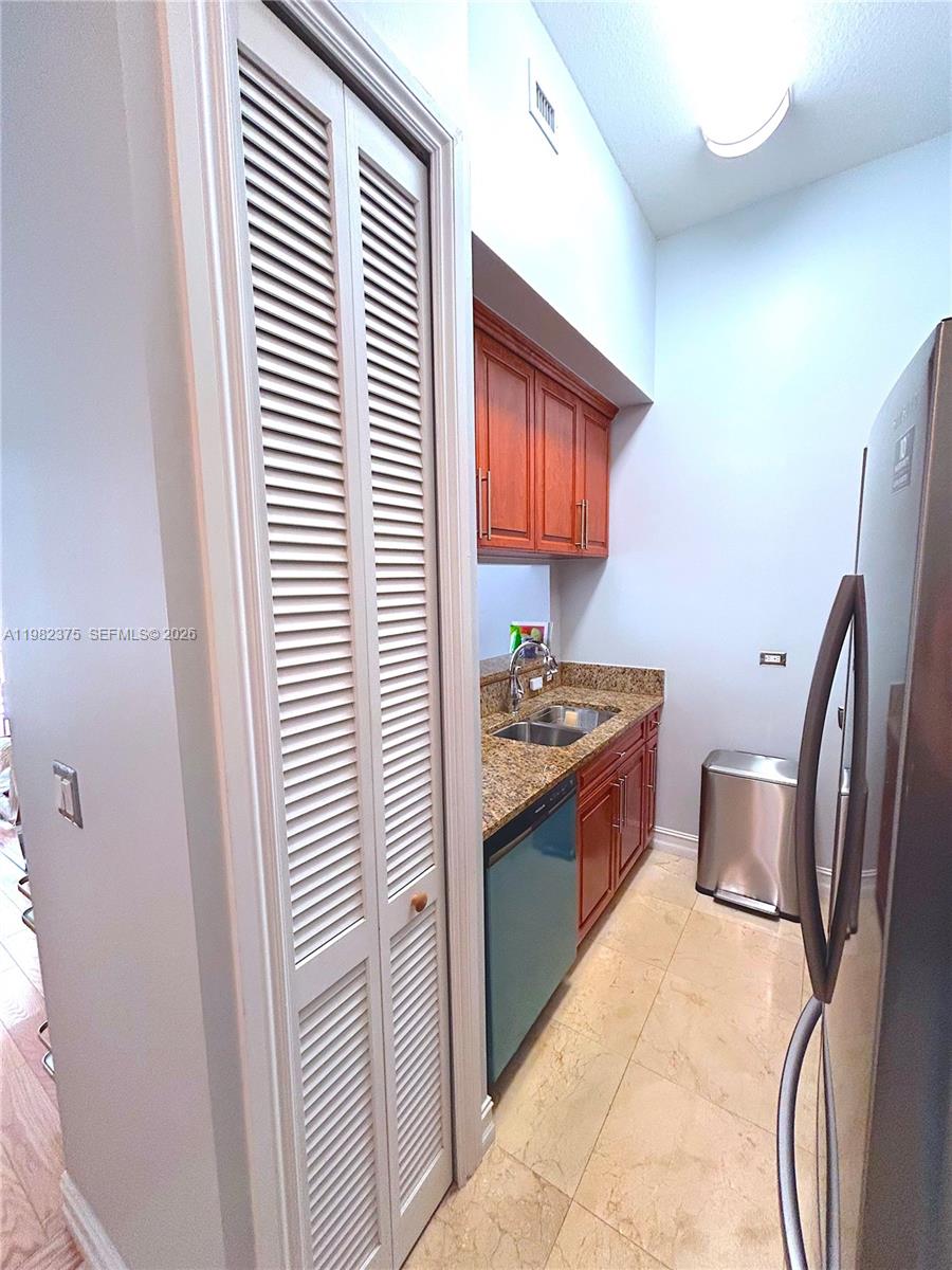 THE PONCE TOWER CONDO - Residential Lease