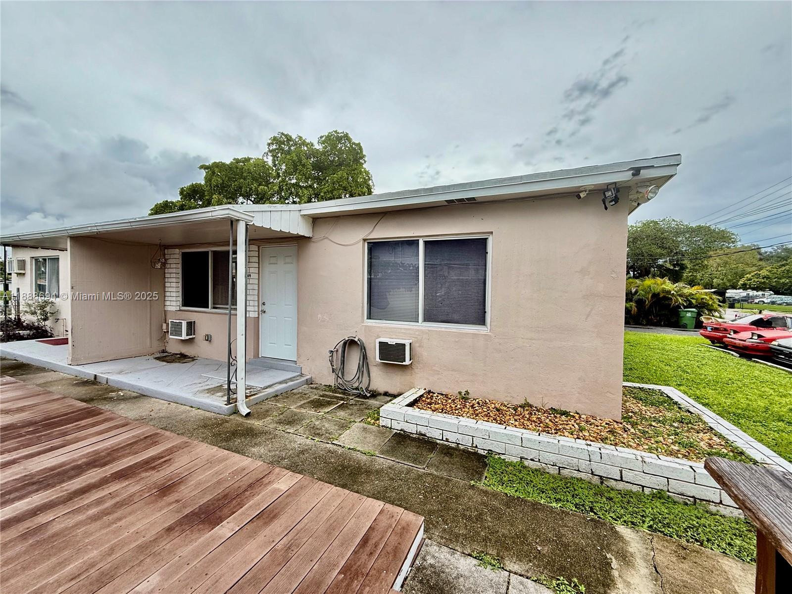 SUNSET LAKE PARK - Residential Lease