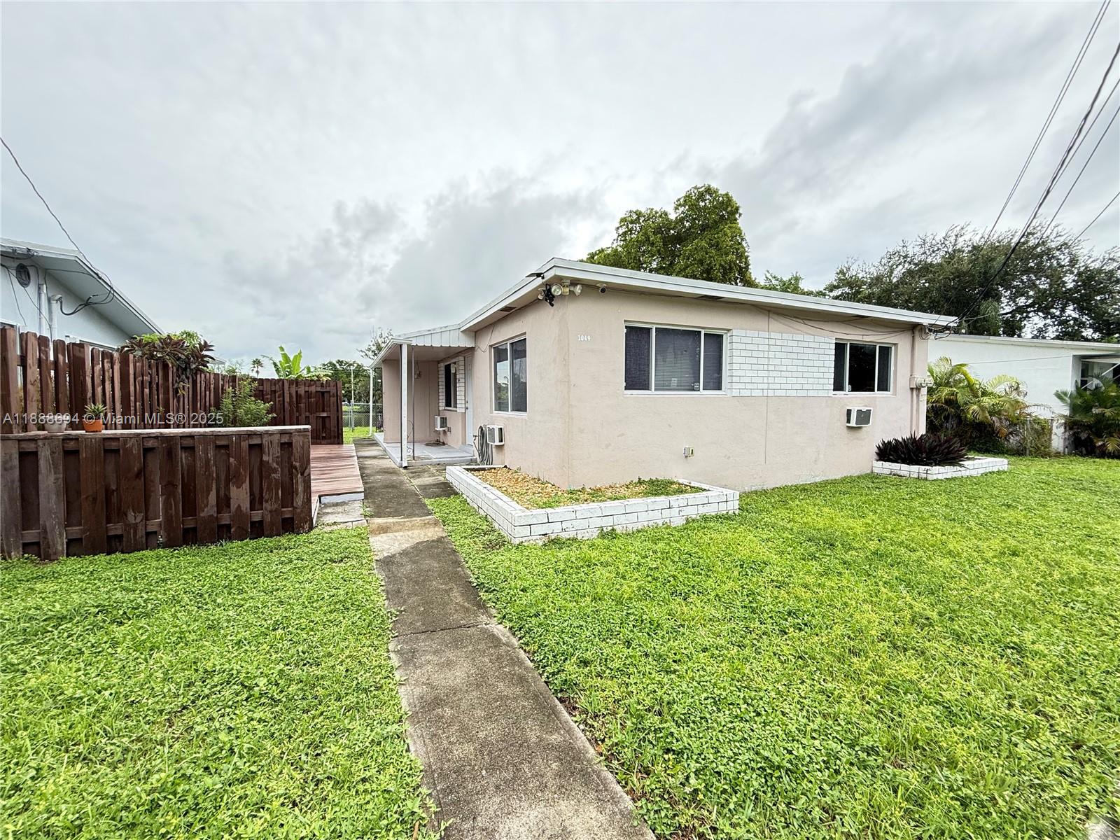SUNSET LAKE PARK - Residential Lease