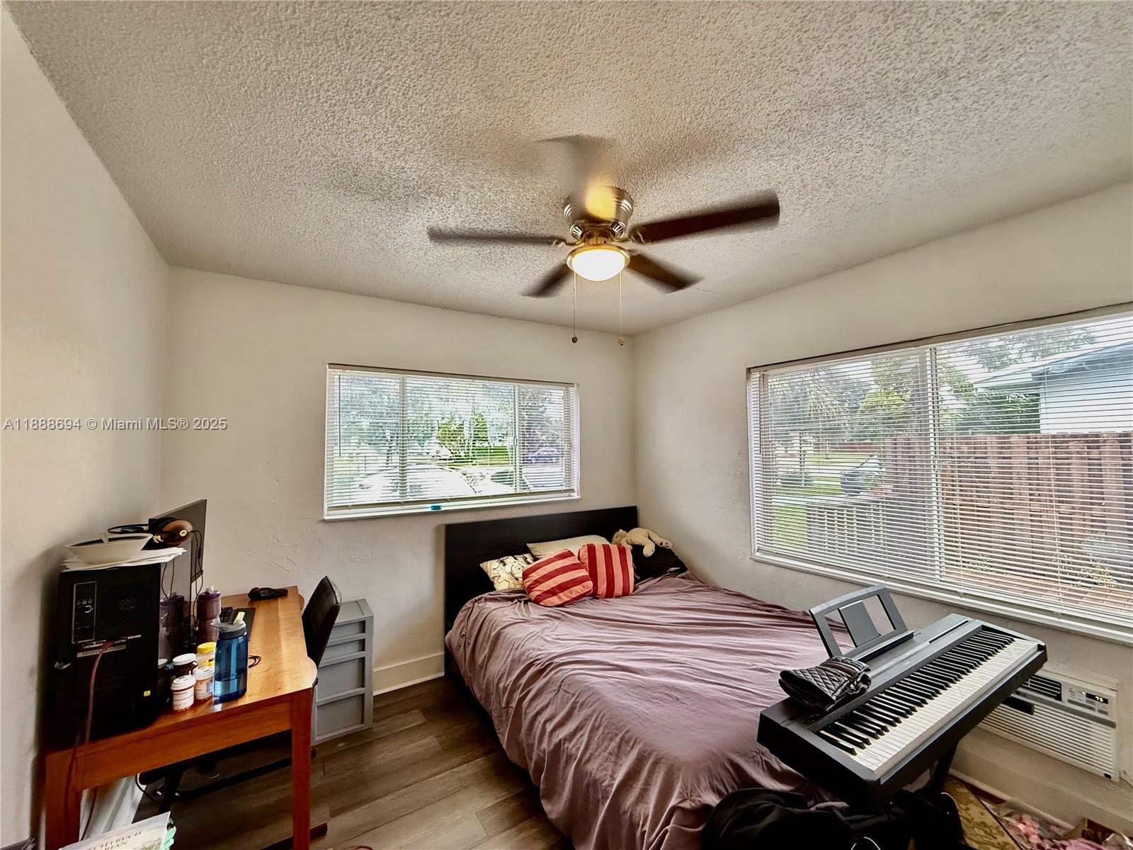 SUNSET LAKE PARK - Residential Lease