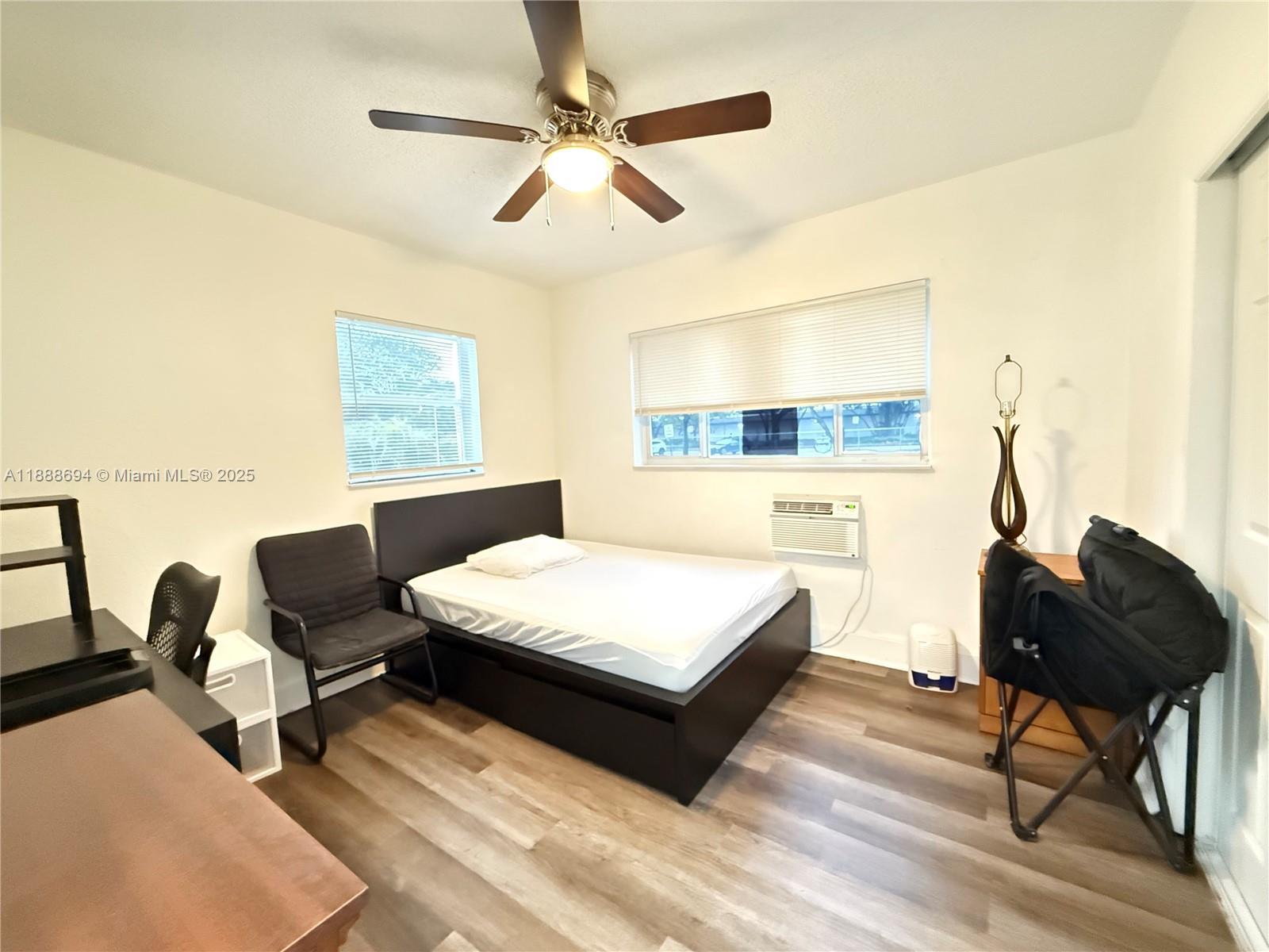 SUNSET LAKE PARK - Residential Lease