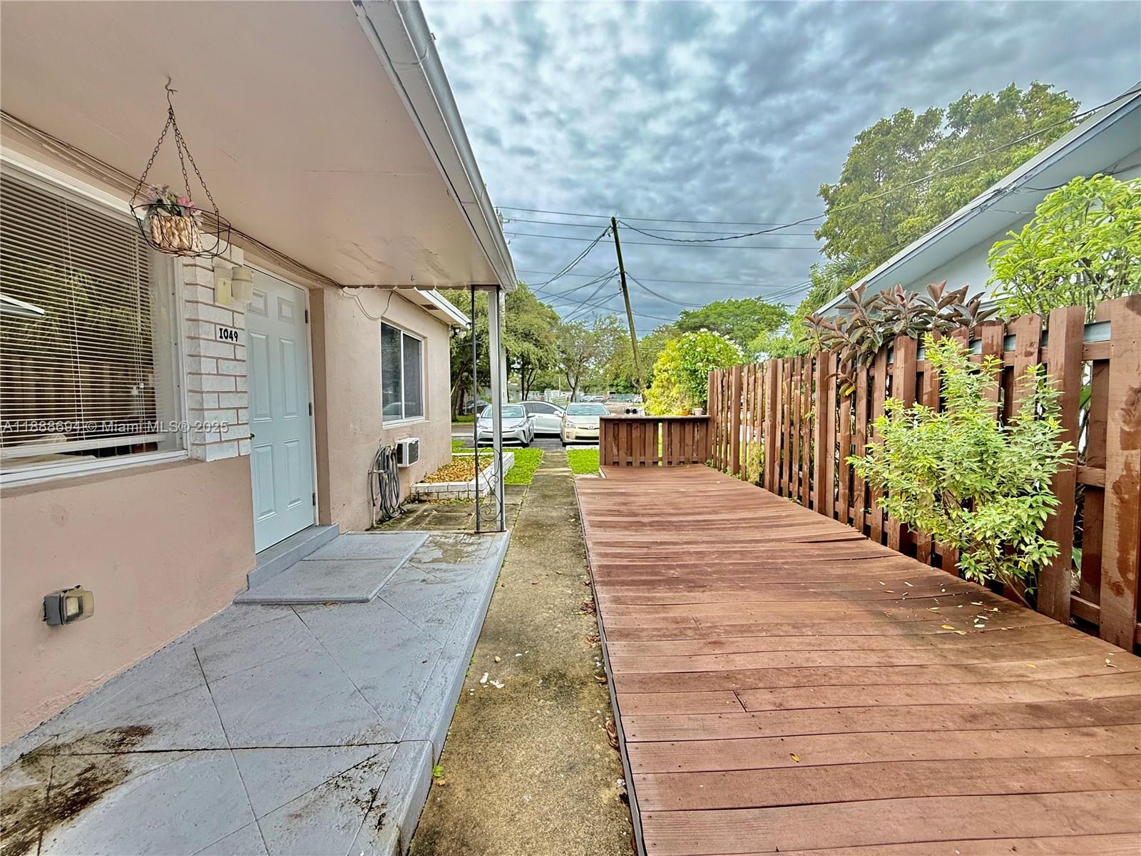 SUNSET LAKE PARK - Residential Lease