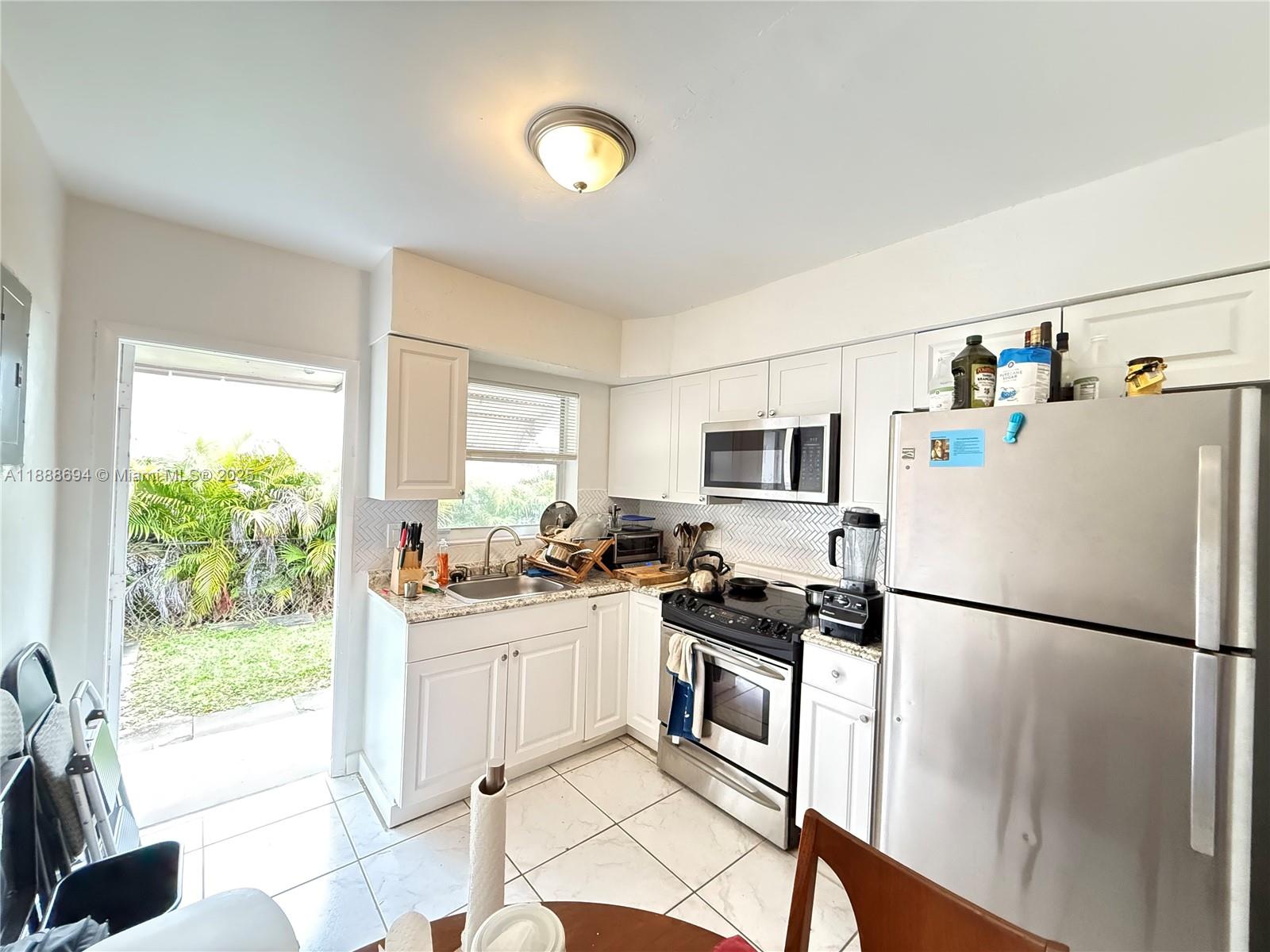 SUNSET LAKE PARK - Residential Lease