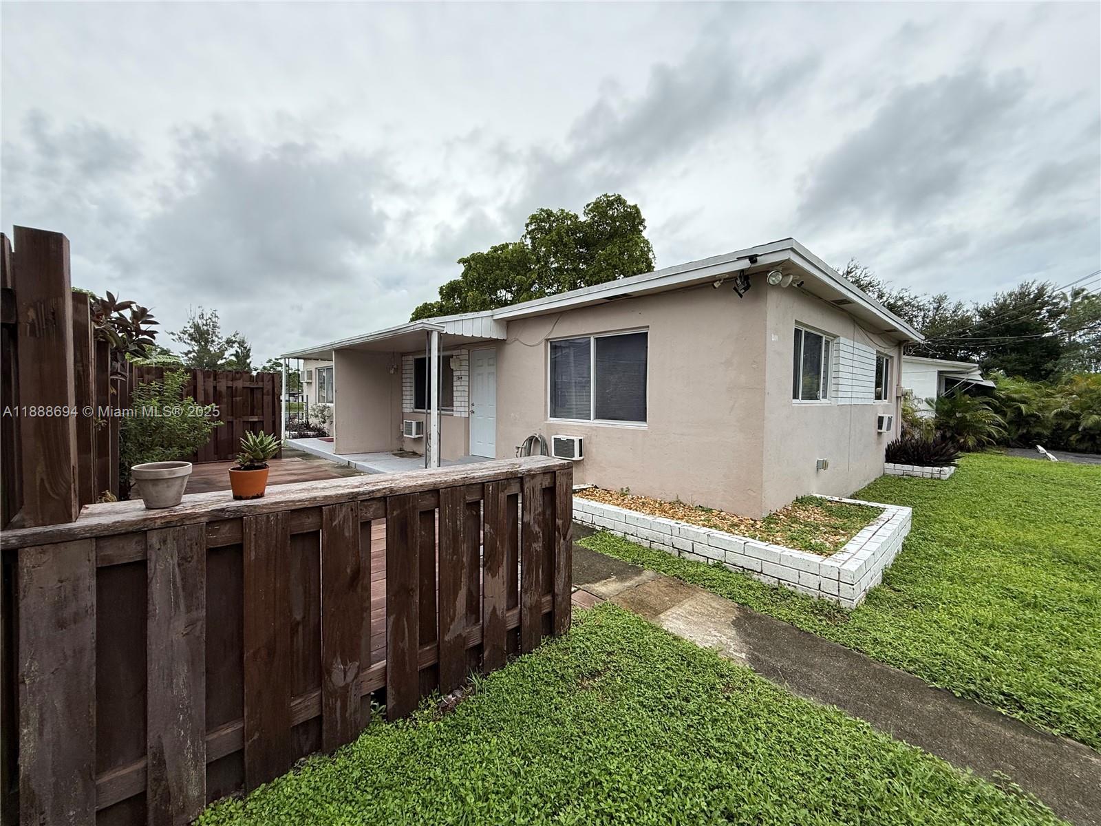 SUNSET LAKE PARK - Residential Lease