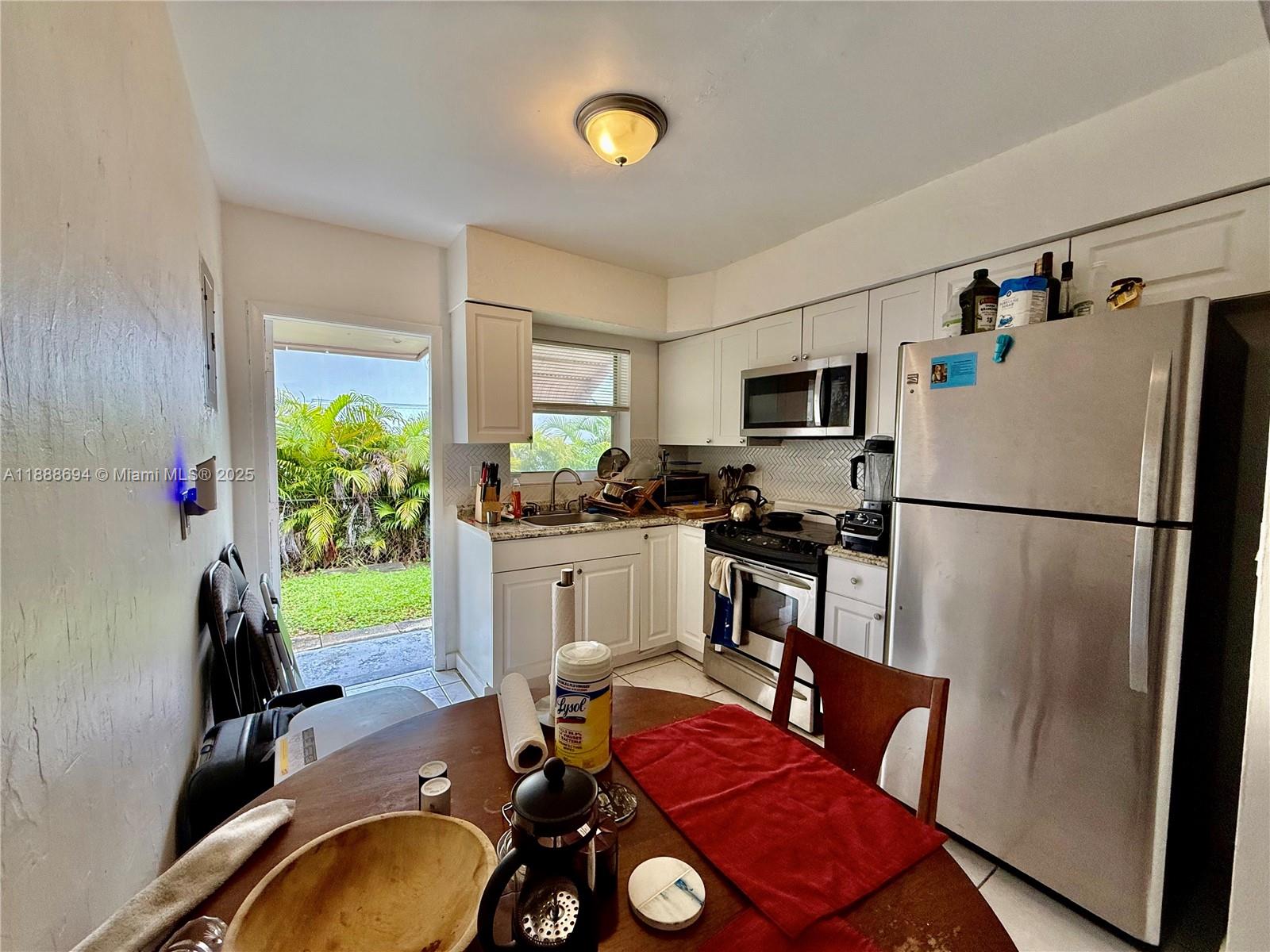 SUNSET LAKE PARK - Residential Lease