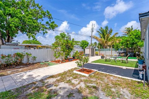 Tiny photo for 255 NE 41st Ct, Deerfield Beach, FL 33064 (MLS # A12027762)