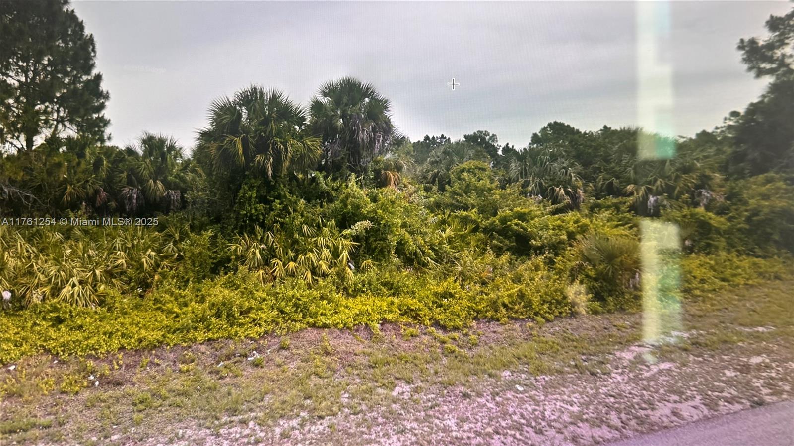 This exceptional corner lot in Lehigh Acres is a fantastic opportunity to build your ideal home in a well-established neighborhood. Surrounded by existing homes, this property is located in a rapidly growing area with convenient access to shopping, schools, and local amenities. Enjoy a peaceful setting while staying close to everything you need. Whether you're a future homeowner or an investor, this lot offers great potential for new construction.
Don’t miss this opportunity to create a custom home in a sought-after community!