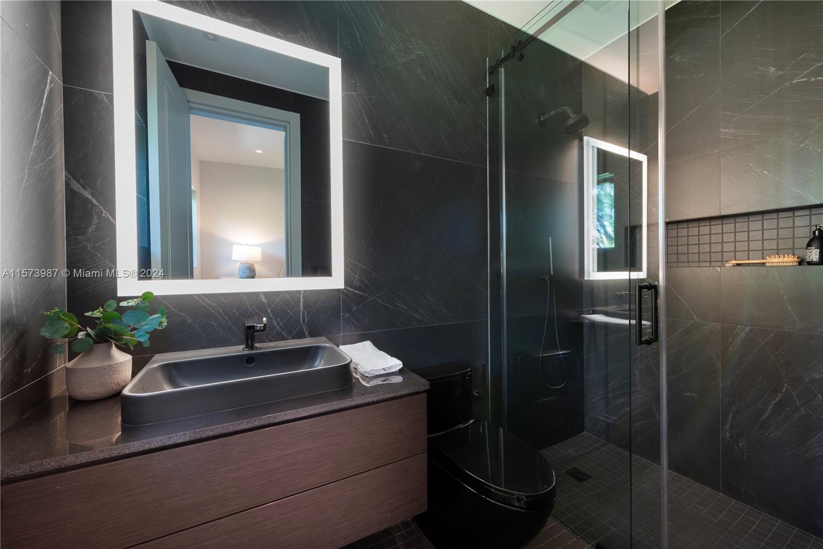 EARLETON SHORES - Residential