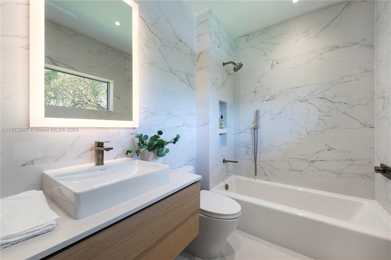 EARLETON SHORES - Residential