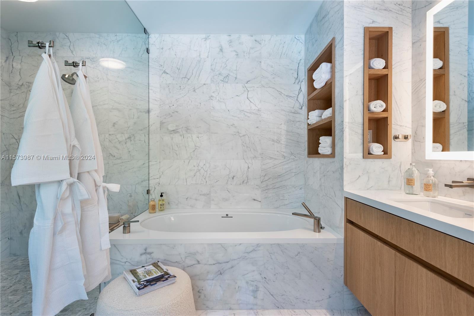 EARLETON SHORES - Residential