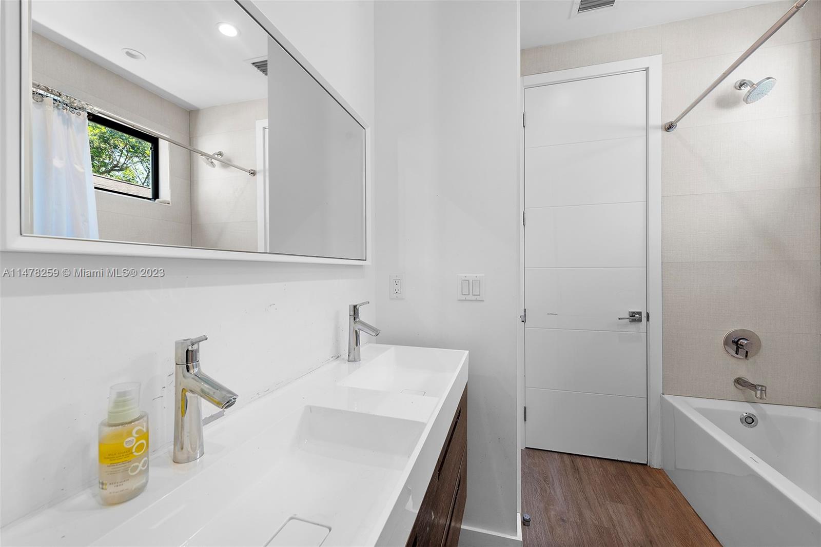 LINCOLN PARK VILLAS CONDO - Residential