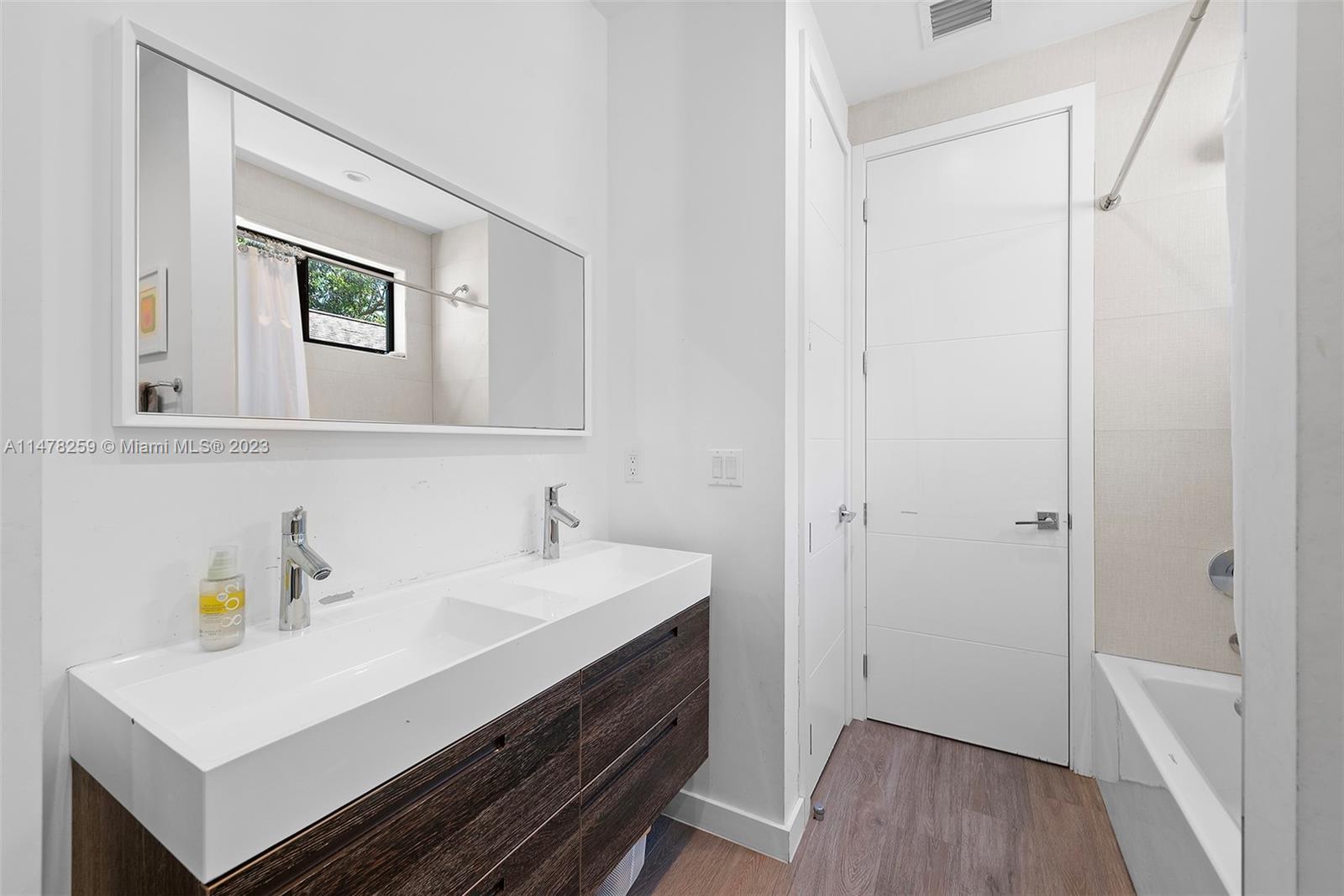 LINCOLN PARK VILLAS CONDO - Residential