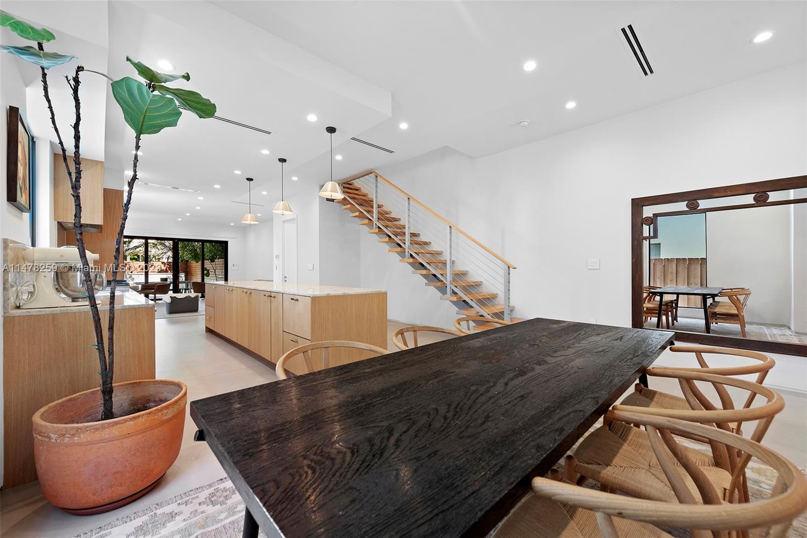 LINCOLN PARK VILLAS CONDO - Residential