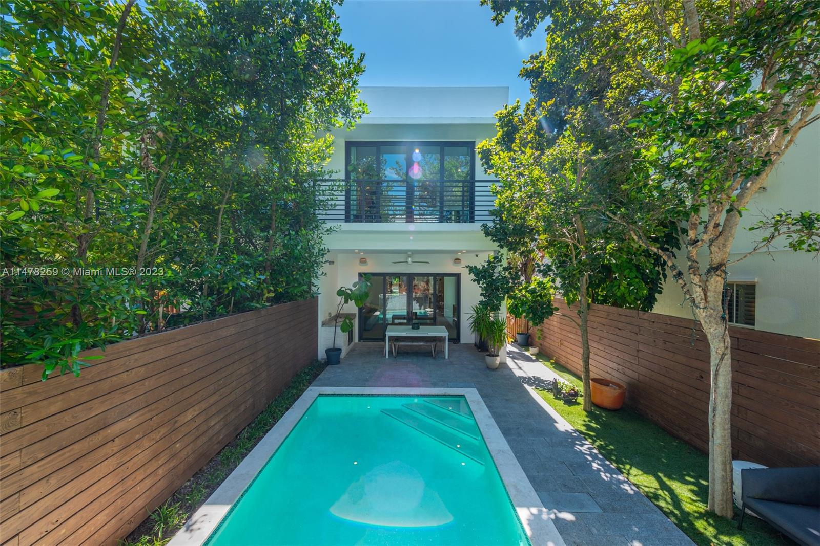 LINCOLN PARK VILLAS CONDO - Residential