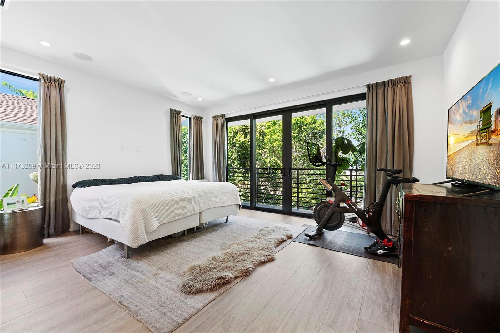 LINCOLN PARK VILLAS CONDO - Residential