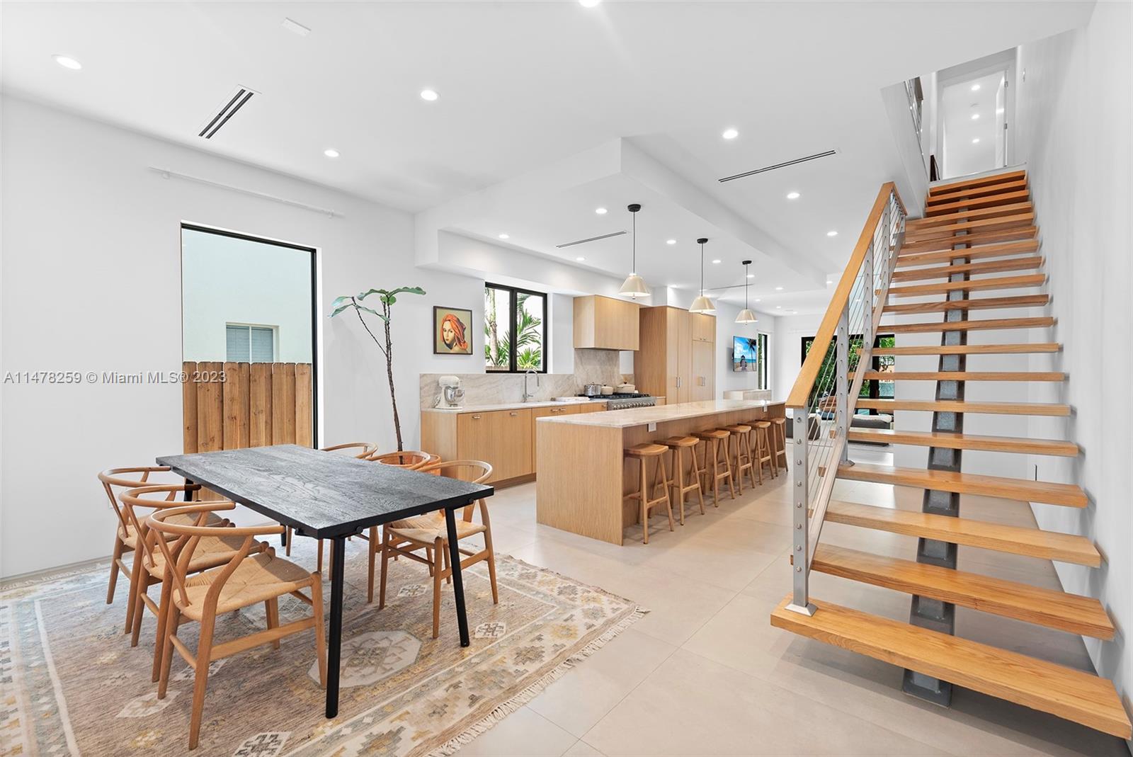 LINCOLN PARK VILLAS CONDO - Residential