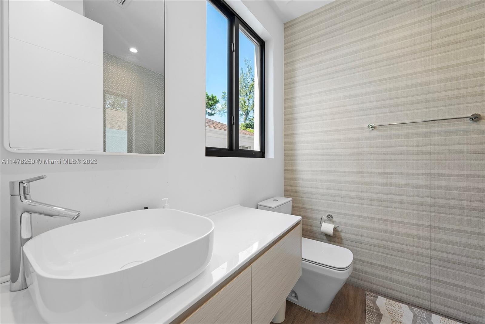 LINCOLN PARK VILLAS CONDO - Residential