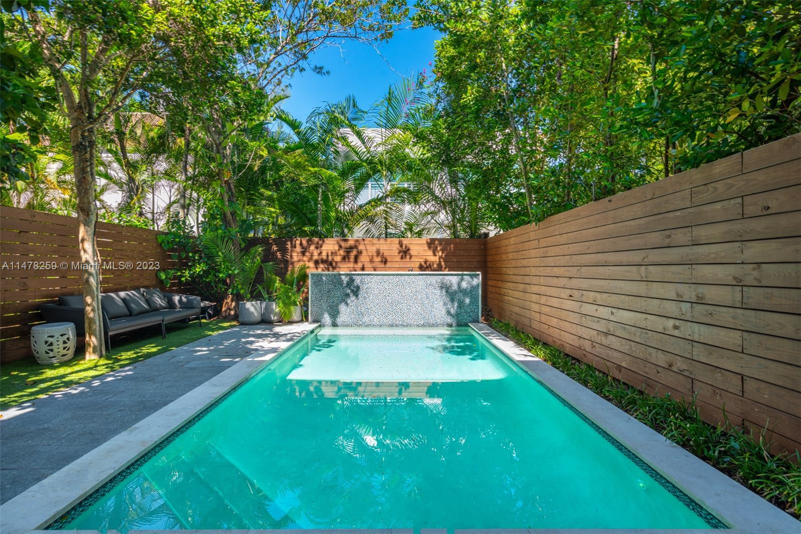 LINCOLN PARK VILLAS CONDO - Residential