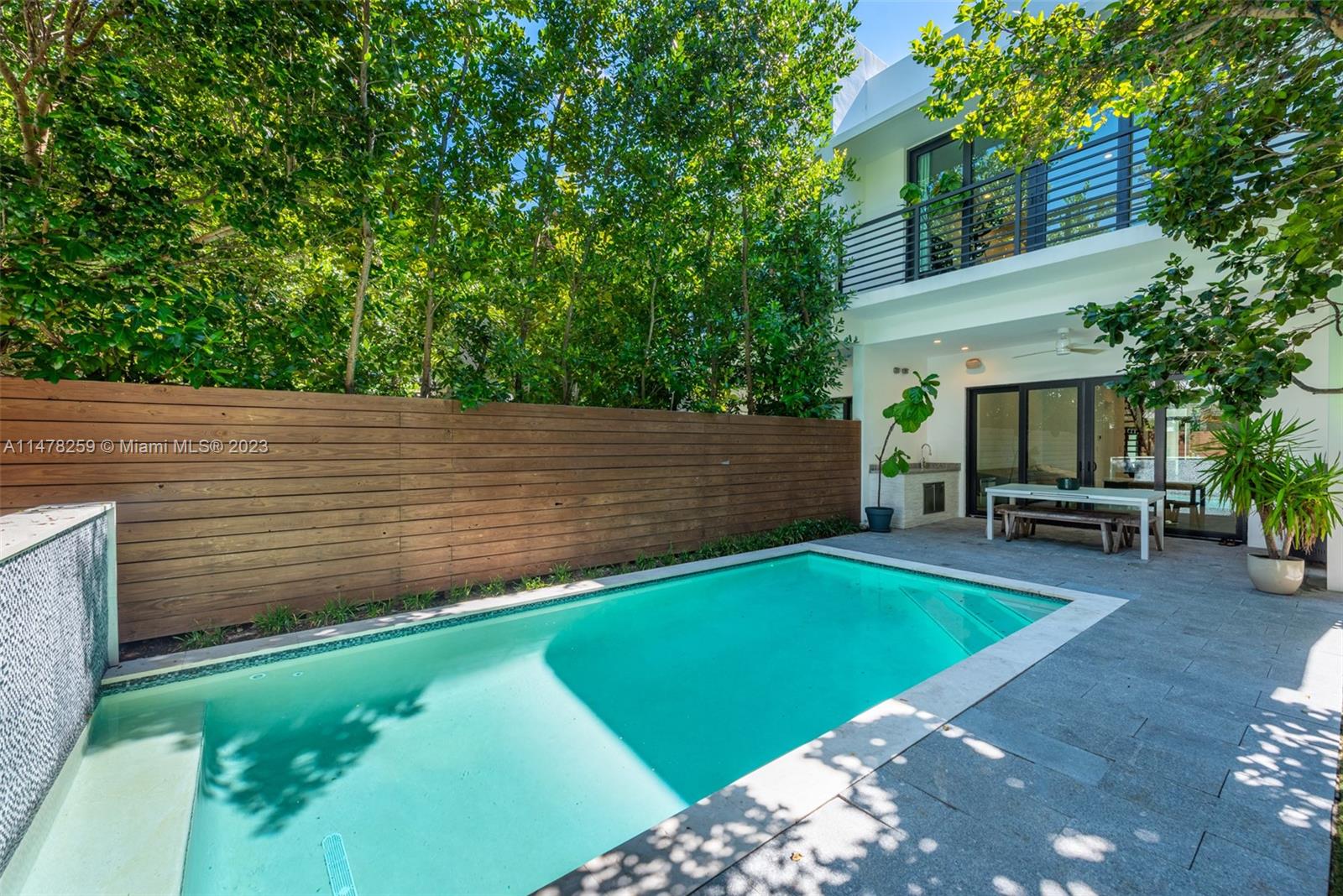 LINCOLN PARK VILLAS CONDO - Residential