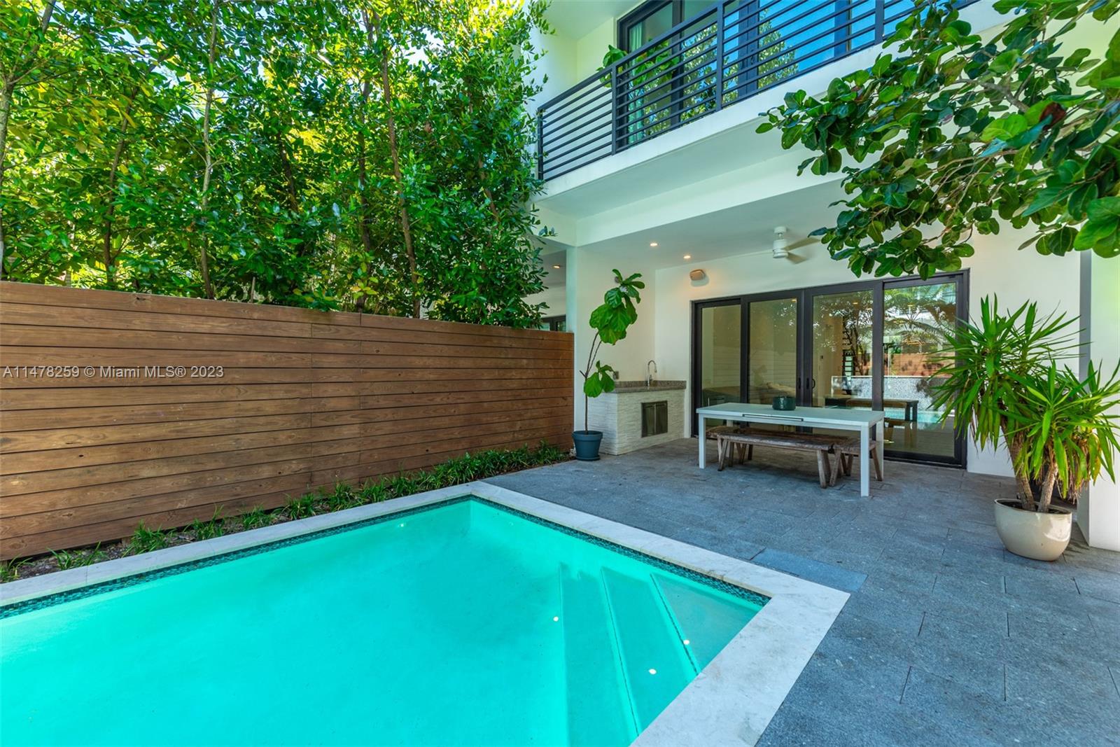 LINCOLN PARK VILLAS CONDO - Residential