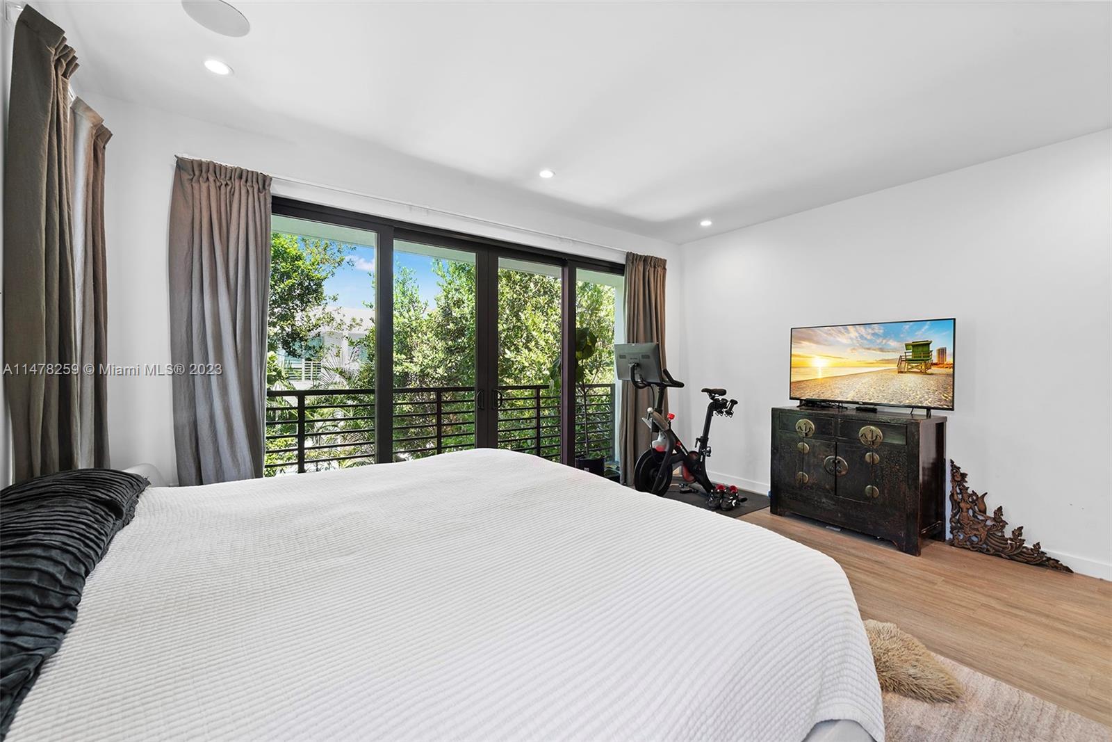 LINCOLN PARK VILLAS CONDO - Residential