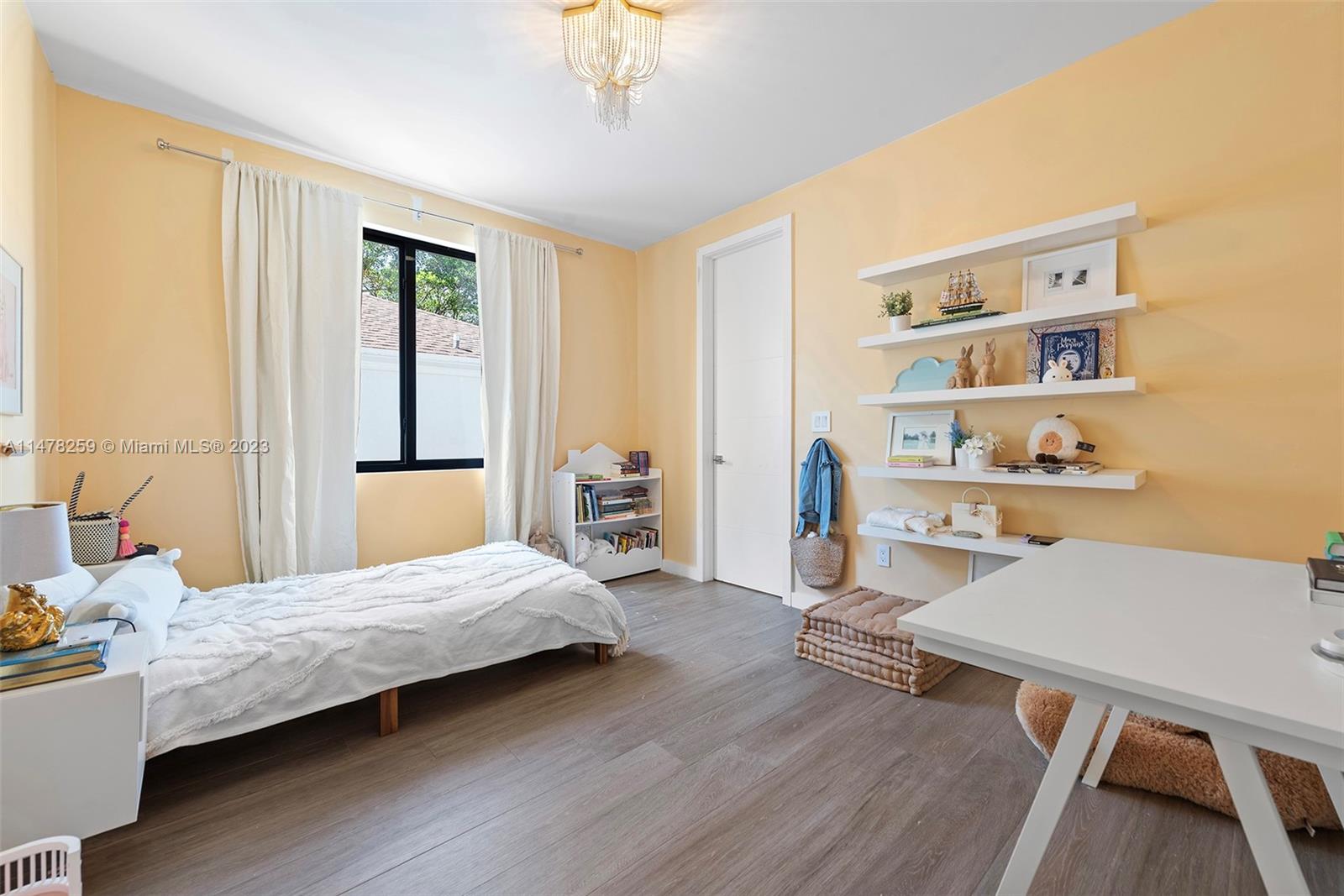 LINCOLN PARK VILLAS CONDO - Residential