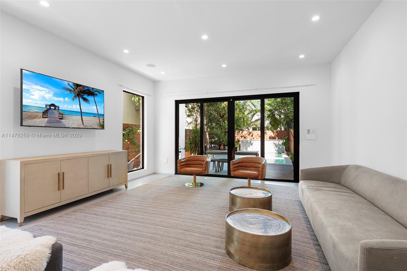 LINCOLN PARK VILLAS CONDO - Residential