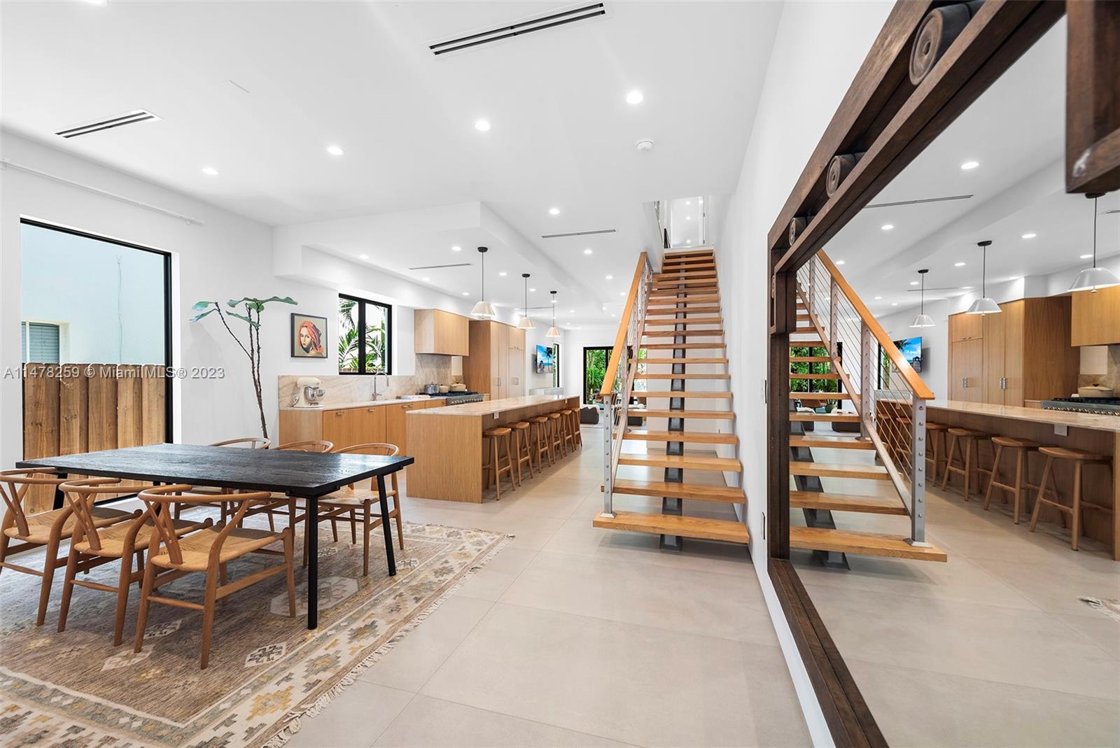 LINCOLN PARK VILLAS CONDO - Residential