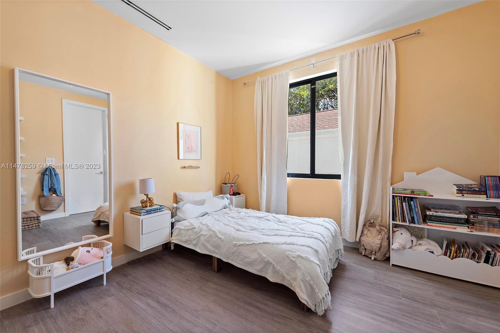 LINCOLN PARK VILLAS CONDO - Residential