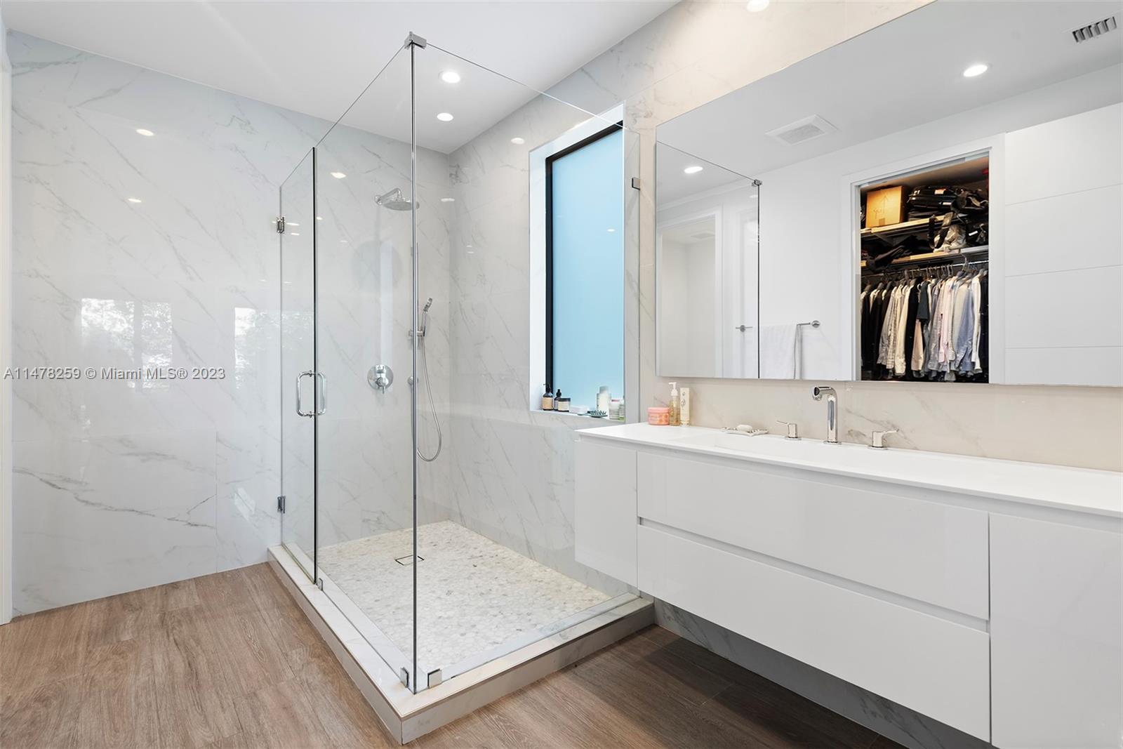 LINCOLN PARK VILLAS CONDO - Residential